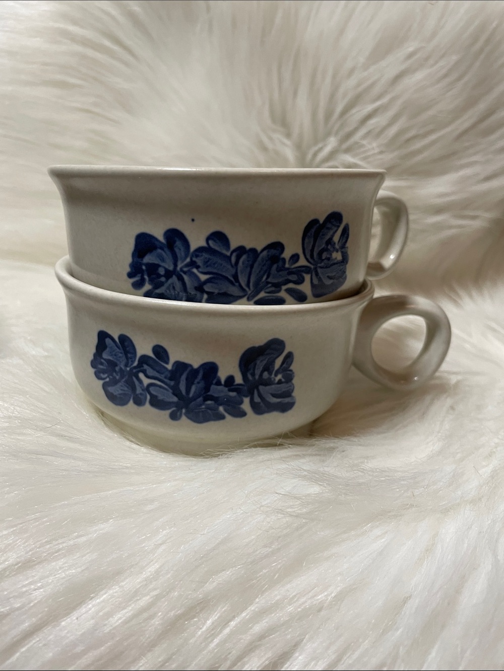 Pfaltzgraff Yorktowne stoneware mug set